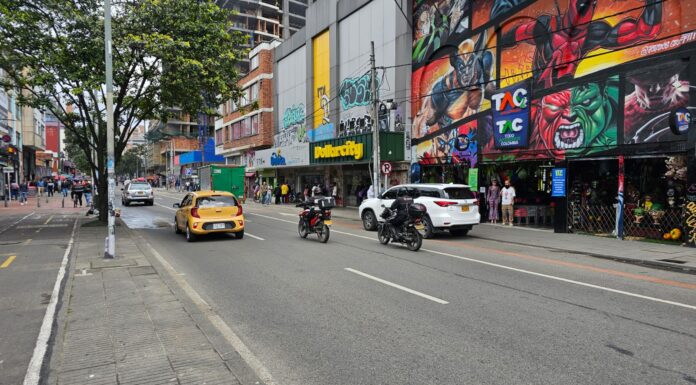 ✨ Una caminata por la Carrera 13: Bogotá entre casonas, grafitis y modernidad 🏙️