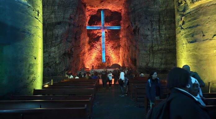 ⛪✨ Descubrí la Maravilla #1 de Colombia: La mágica Catedral de Sal de Zipaquirá 🧂🇨🇴