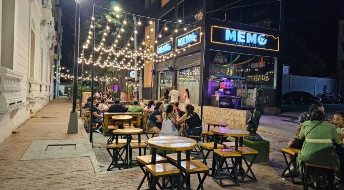 🌙🎉 Santa Marta Nocturna: la ciudad que no duerme y brilla bajo la luna 🌊✨🕺