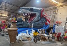 🎭 A contrarreloj por la Batalla de Flores: así se vive la recta final en la Fábrica de Carrozas