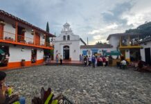 Pueblito Paisa: un viaje al pasado en lo más alto de Medellín 🏡⛰️